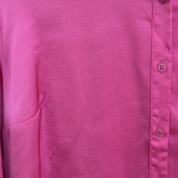 Pink button down blouse. Size is XXL - Picture 3 of 6
